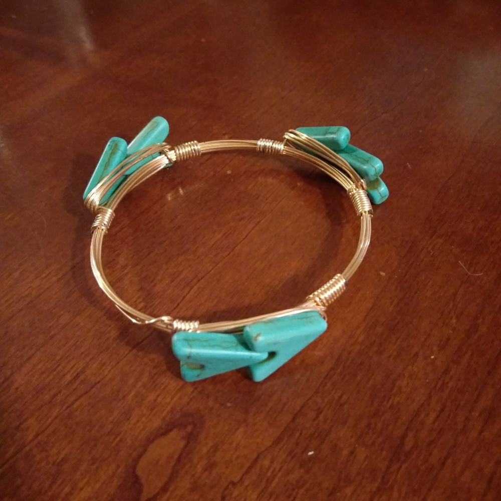 Bracelet with turquoise colored deco